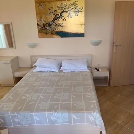 Private In Golden Dreams *