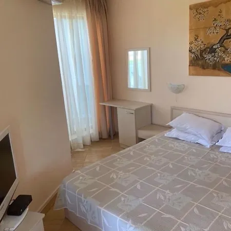 Private In Golden Dreams *